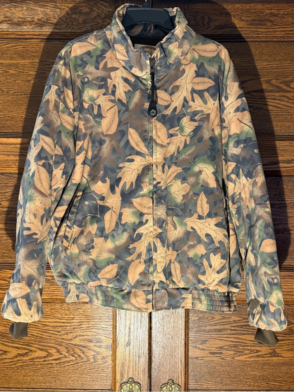 PELLA leaf-Print Bomber Jacket in Beige & Green